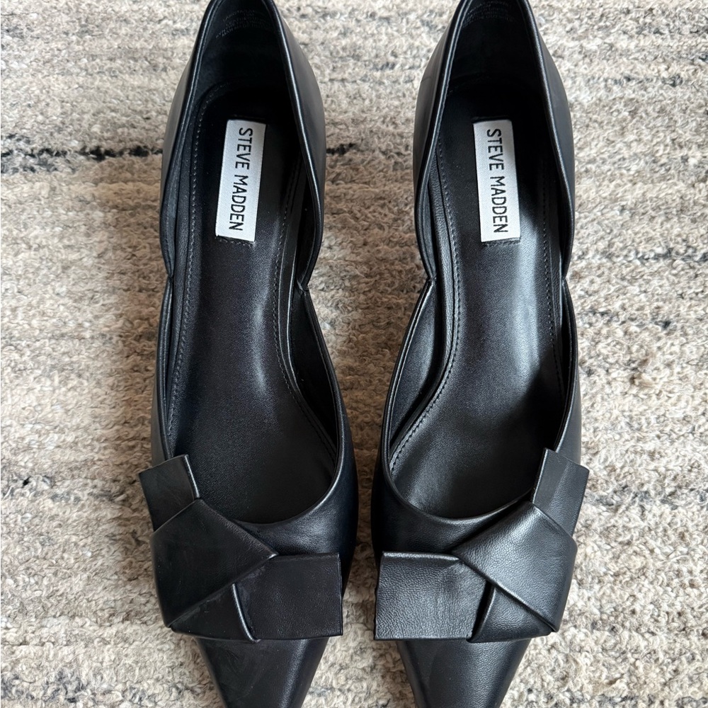 Steve Madden Black kitten heel pumps